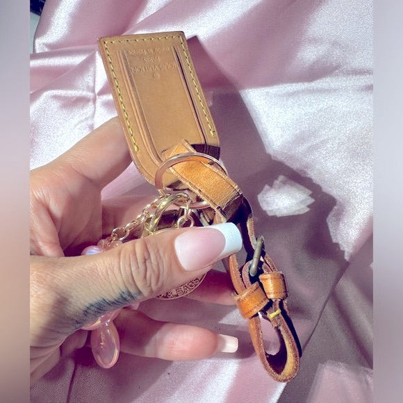 Louis Vuitton Bag Charm Gold with LV Luggage Tag and LV PadLock and Pink Balloon - Picture 4 of 17